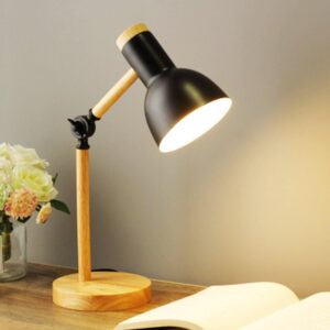 Lampe de bureau nordique simple en bois sur fond gris