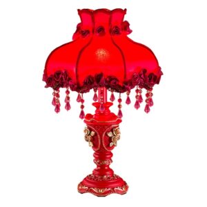 Lampe de chevet rouge européenne luxueuse et romantique sur fond blanc
