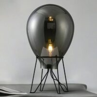 Lampe de bureau noire scandinave et originale en métal et verre